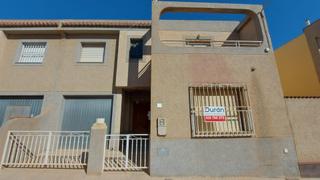 Casa  Calle de gamma. Dúplex en venta de 4 dormitorios en la loma de la mezquita