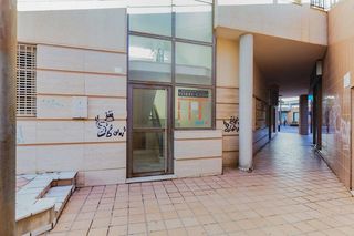 Local commercial à Dalías. Oficina en venta en el centro de el ejido
