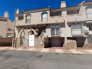 Casa a Aguadulce Sur. Triplex en venta en aguadulce, zona la gloria