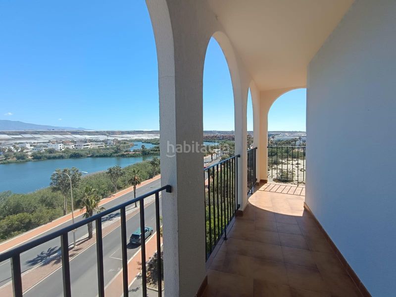 Foto bca746d7-e3d4-42f5-abbb-3d8e00df2236. Apartament amb aparcament a Almerimar Ejido (El)