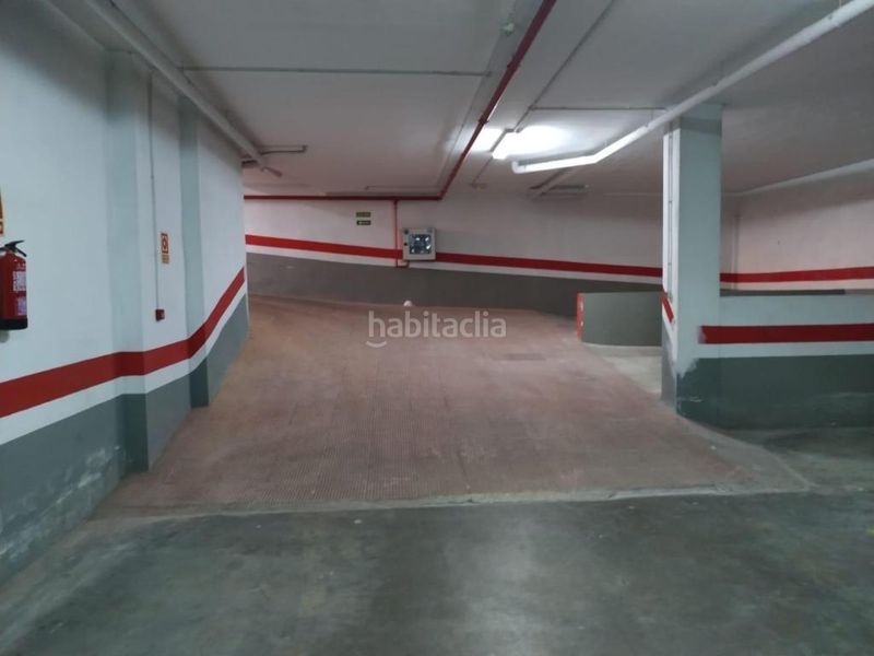 Foto ecbe3a9b-dab3-4c19-bbd9-a3850b086a41. Aparcament cotxe a Roquetas pueblo Roquetas de Mar