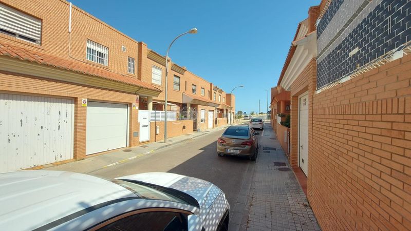 Foto 04d9d522-8c5b-4ade-98f7-f079f83abfcf. Casa a Pabellón - Estación - El Corte Inglés Ejido (El)