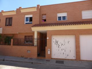 Maison à Pabellón - Estación - El Corte Inglés. Casa en subasta en el ejido