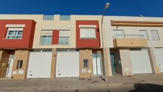 Masia a Santo Domingo. Vivienda sobre almacén con sótano en venta en santo domingo