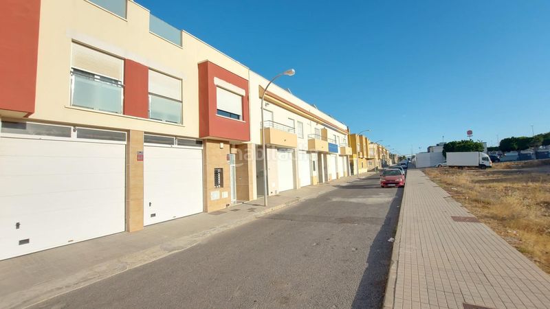 Foto bd5a966d-8438-4847-9d29-5ff2e7cc0271. Casa adossada amb aparcament a Santo Domingo Ejido (El)