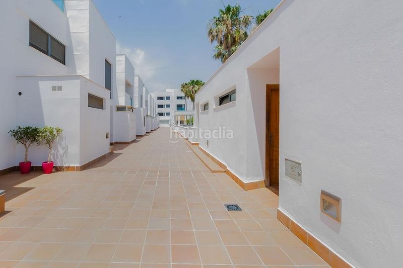 Foto ac2fb796-845c-4621-9c0a-a79d8c8a7f83. Casa adossada amb aparcament piscina a Almerimar Ejido (El)
