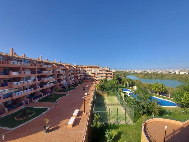 Foto 5b5f72f7-e533-4803-8172-5abc79d35598. Pis amb aparcament piscina a Almerimar Ejido (El)