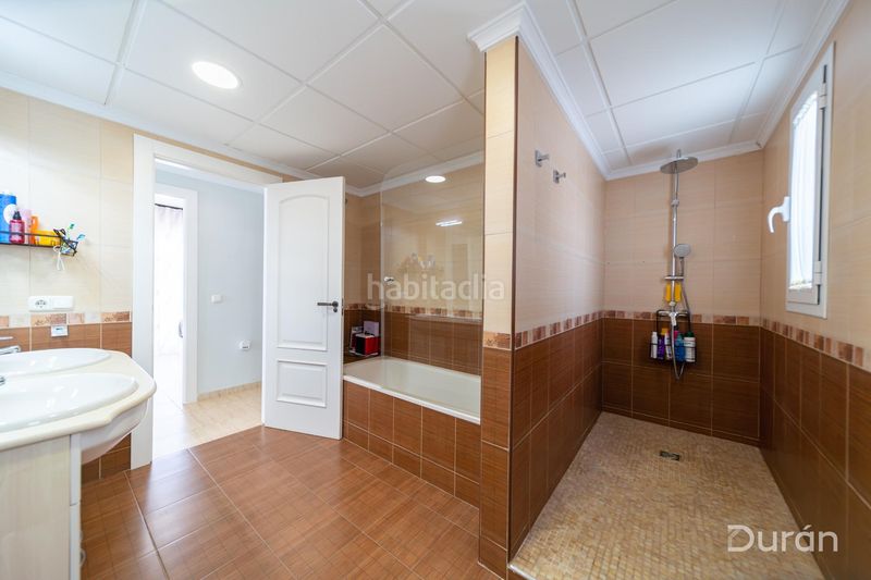 Foto b2bd94a6-6d54-4d6c-bfec-53683362b8d5. Xalet amb aparcament piscina a Almerimar Ejido (El)