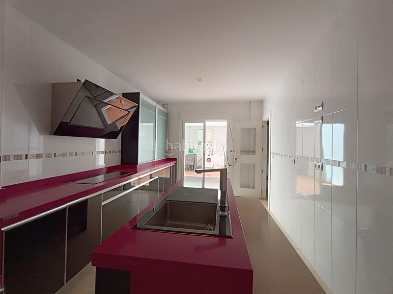 Foto 8a56735d-43ec-434a-b834-942015abb352. Casa amb aparcament a Adra