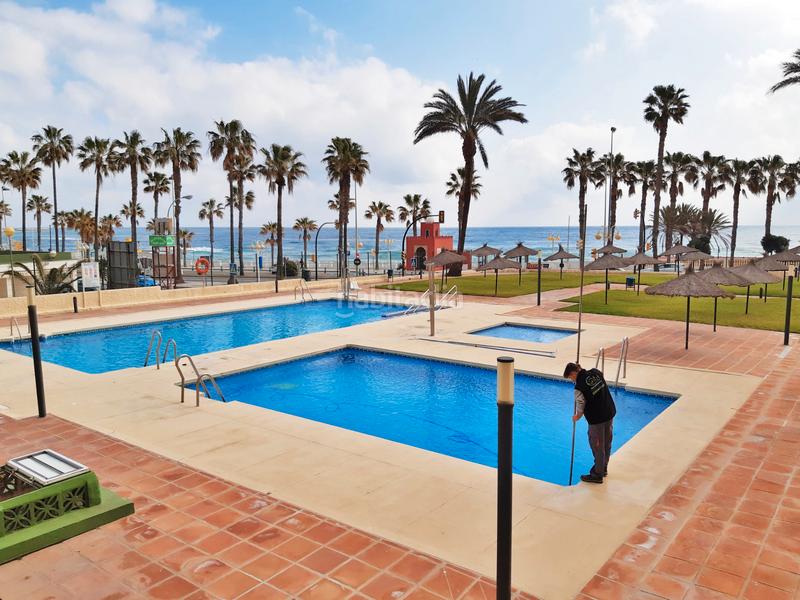 Foto 9d67fbe9-9868-4aa3-9efb-bab942383850. Apartamento en avenida antonio machado 142 apartamento duplex primera linea antonio machado en Benalmádena