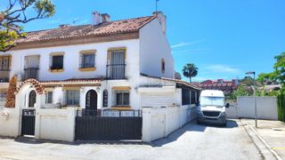 Reihenhaus in Avenida las palmeras 45. Chalet tipo paredado esquina avda palmeras