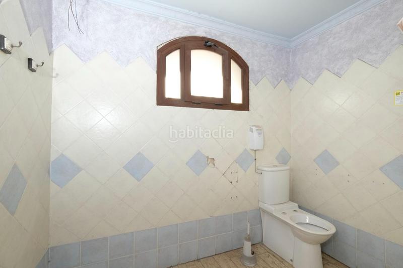 Foto a4967388-f3fa-4bdd-8cb3-a1a005c43abd. Local comercial  haciendo esquina en Dúrcal
