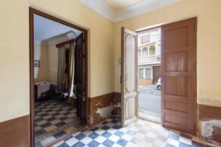 Casa  Calle carreteria. Gran casa para reformar