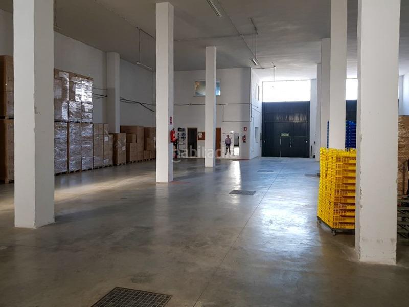 Foto 046a90b4-419e-4f6a-85f2-683dd7d635ce. Bâtiment à usage industriel dans Centro Salobreña