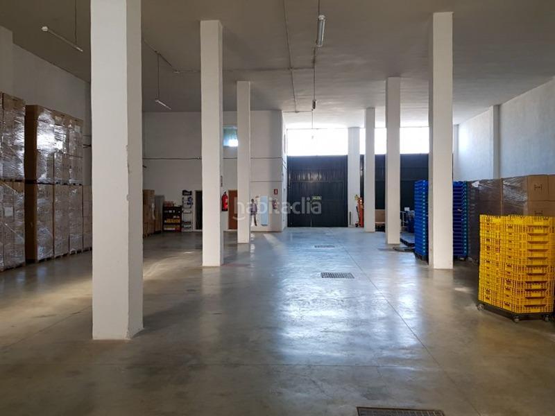 Foto d11279d4-cf42-4de1-882c-916c6483ede0. Bâtiment à usage industriel dans Centro Salobreña