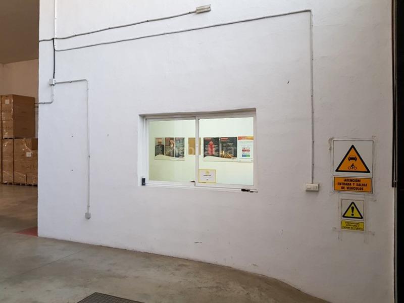 Foto e627248d-3366-491d-8593-e049c2e5f759. Bâtiment à usage industriel dans Centro Salobreña