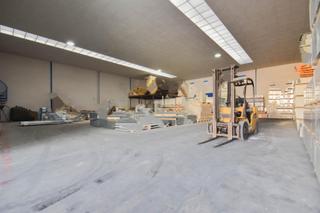 Nave industrial  Montefrio (juncarril). Probablemente una de las mejores naves en juncaril, por ubicació