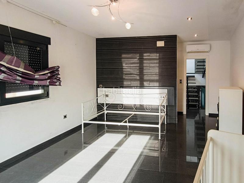 Foto bdb20676-ea4e-41df-b4dc-ca342a8c4f03. Chalet casa de diseño moderno con 3 habitaciones y acabados de lujo en Santa Cruz del Comercio