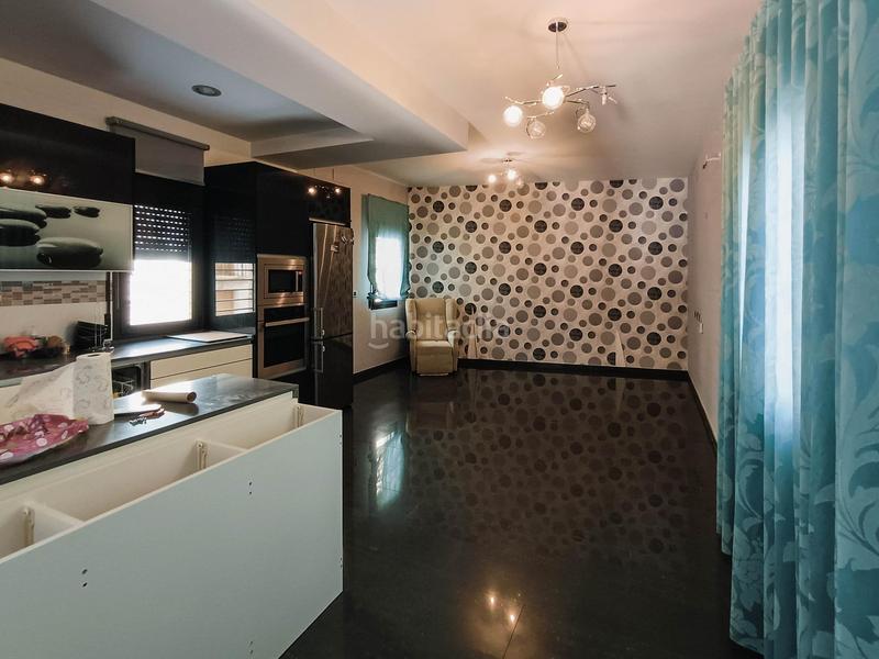 Foto ded9f98c-00fb-4759-8783-dc36d1c1cc06. Chalet casa de diseño moderno con 3 habitaciones y acabados de lujo en Santa Cruz del Comercio