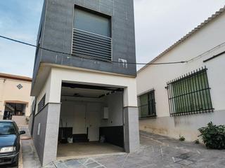 Xalet  Alfonso xii. Casa de diseño moderno con 3 habitaciones y acabados de lujo en
