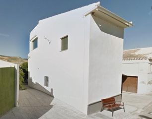 Chalet  Alfonso xii. Casa de diseño moderno con 3 habitaciones y acabados de lujo en