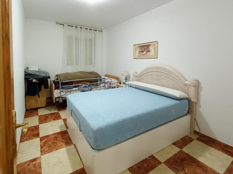 Foto 199c36a4-e579-4501-902d-3ed9c70be4cc. Piso  con garaje y piscina comunitaria en lachar en Láchar