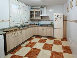 Pis  Calle buenavista. Piso con garaje y piscina comunitaria en lachar