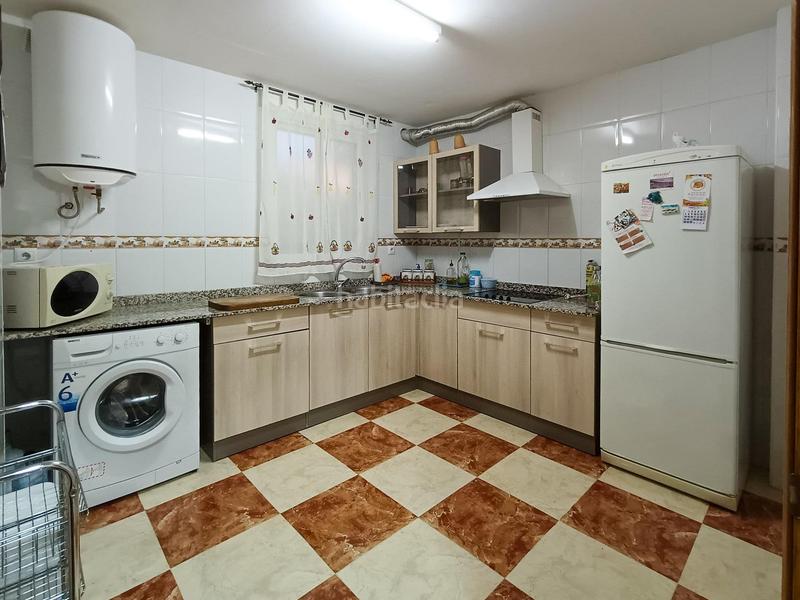 Foto f9f806d8-d68f-491d-b4cb-0a5acdc25055. Piso  con garaje y piscina comunitaria en lachar en Láchar