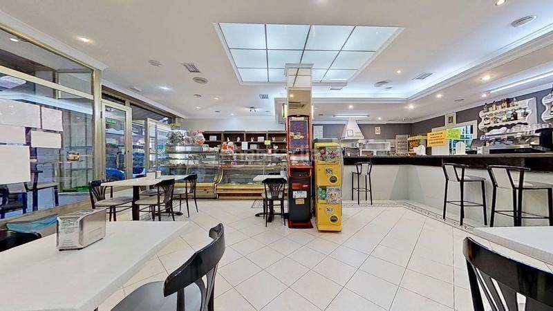 Foto 37a764b9-2eb4-45f9-a186-93c3d741370f. Local comercial estupendo local en la zubia en La Zubia Ciudad Zubia (La)