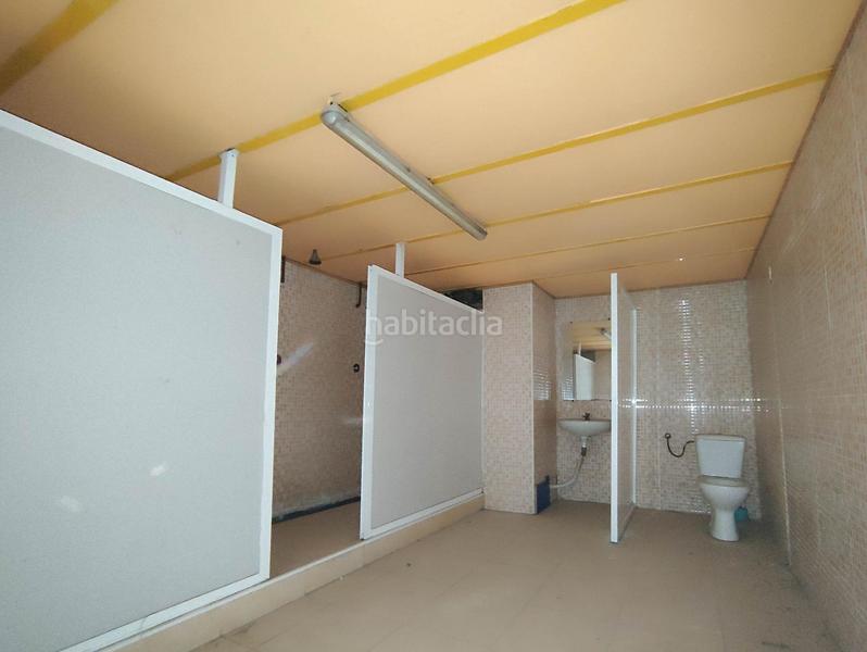 Foto 3fcdacd3-d8fa-42c0-bba2-414e17c48024. Local comercial en avenida de la hispanidad 17 local en esquina en venta avd. hispanidad en Santa Fe