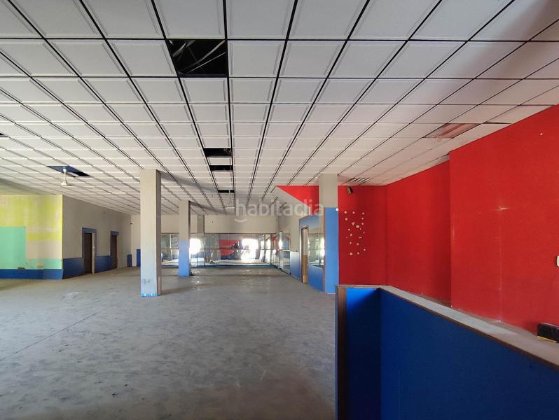 Foto 5e7c353a-113a-43e2-80ca-4939b5b74e7f. Local comercial en avenida de la hispanidad 17 local en esquina en venta avd. hispanidad en Santa Fe