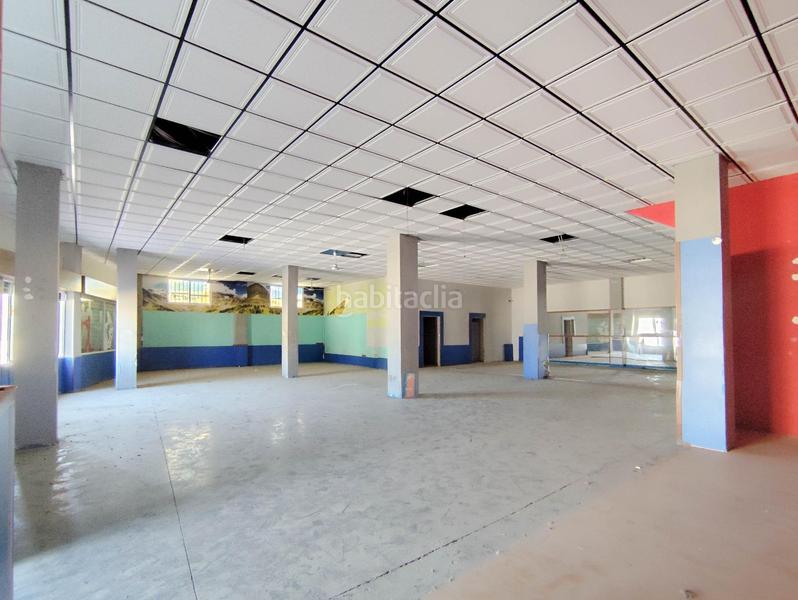 Foto ae2298d3-4fdd-44c1-90bd-d96823e17e96. Local comercial en avenida de la hispanidad 17 local en esquina en venta avd. hispanidad en Santa Fe