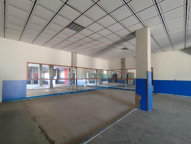Foto ae68bfaf-1673-4d56-b548-b9469015109d. Local comercial en avenida de la hispanidad 17 local en esquina en venta avd. hispanidad en Santa Fe