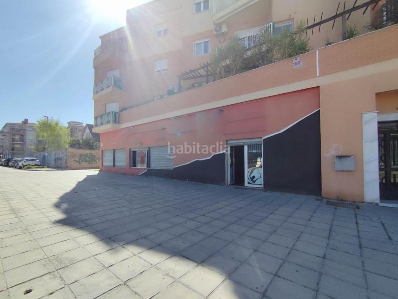 Foto af6cde22-e384-49ce-a977-6ba5087c06a2. Local comercial en avenida de la hispanidad 17 local en esquina en venta avd. hispanidad en Santa Fe