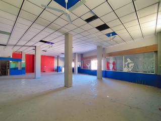 Local commercial à Avenida de la hispanidad 17. Local en esquina en venta avd. hispanidad