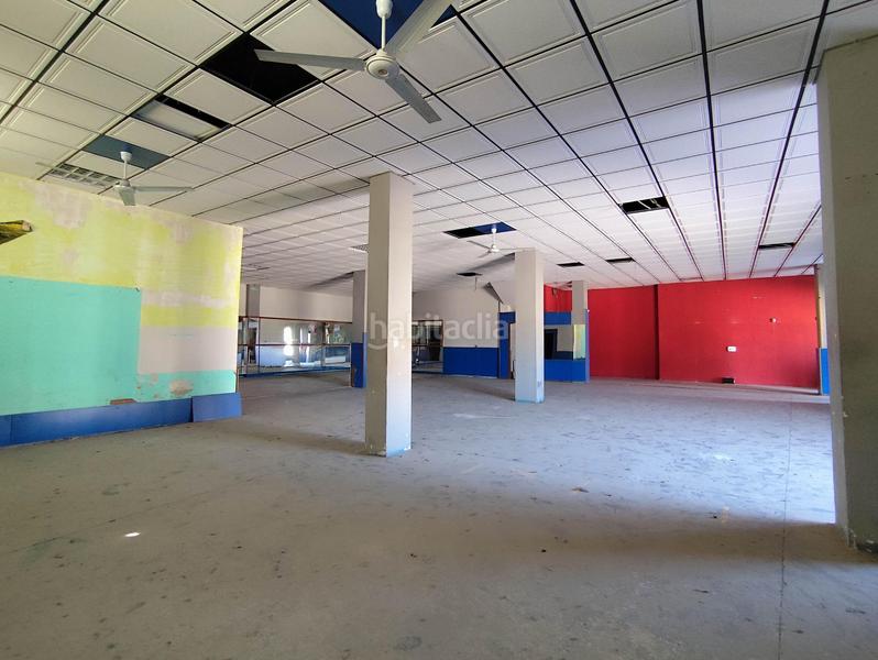 Foto b739fc00-8d35-46ac-a84c-0d06794d74e2. Local comercial en avenida de la hispanidad 17 local en esquina en venta avd. hispanidad en Santa Fe