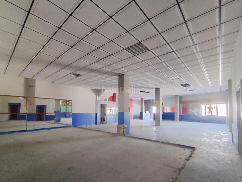 Foto f1b213e0-a687-4682-ae38-3abbb717b158. Local comercial en avenida de la hispanidad 17 local en esquina en venta avd. hispanidad en Santa Fe