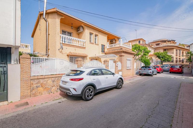 Foto 0874744b-881d-4635-a0bd-c566cb59f80f. Casa preciosa casa en el centro amplia, luminosa, jardín en Ogíjares