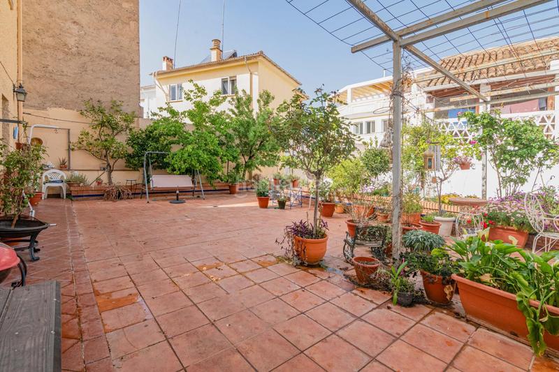 Foto 159cfec9-7811-4932-8c4f-7a7ab88a39f8. Casa preciosa casa en el centro amplia, luminosa, jardín en Ogíjares