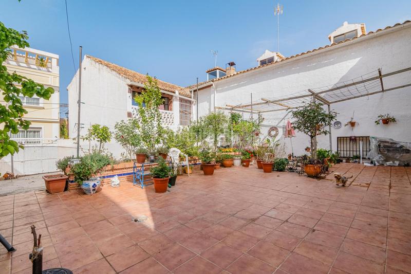 Foto cb9288e6-09c3-4007-b5fb-dc4ecdb0d700. Casa preciosa casa en el centro amplia, luminosa, jardín en Ogíjares