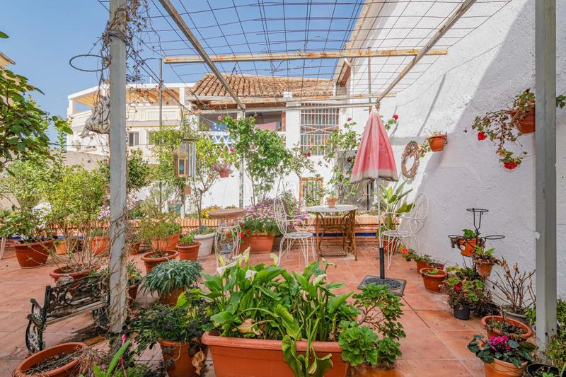 Foto e236d667-268c-4c2e-81a8-eb704927843f. Casa preciosa casa en el centro amplia, luminosa, jardín en Ogíjares