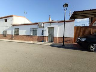 Casa  Calle pajaritos-peñuelas. Oportunidad en peñuelas! casa en planta baja con amplio espacio