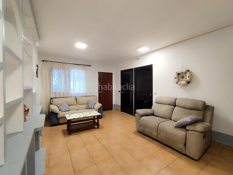 Foto ca4d9ddd-2979-474c-9f7a-c986af87e24d. Piso oportunidad de inversión inmueble a reformar en velilla en Almuñécar