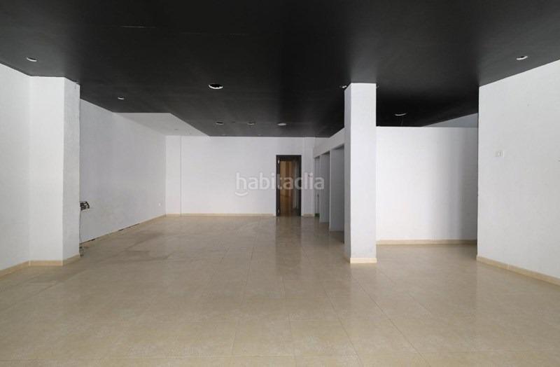 Foto 176cba30-787f-4dde-aef0-61d03f62704a. Local comercial  en avenida principal en Padul
