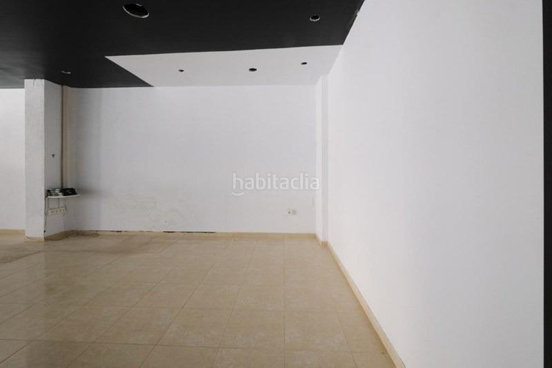 Foto 8a00c1b8-a253-40e8-8004-bc4028f24e97. Local comercial  en avenida principal en Padul