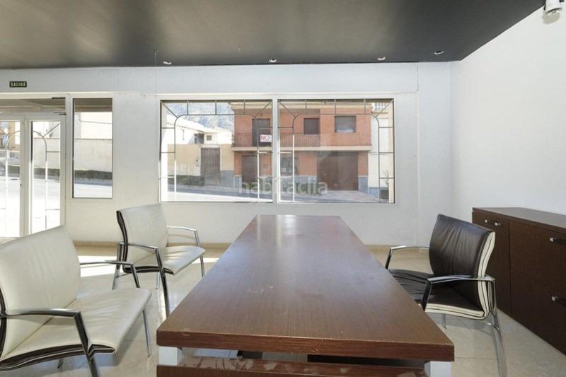 Foto a35eb1c1-22f2-477e-aafc-932cc6d5d161. Local comercial  en avenida principal en Padul