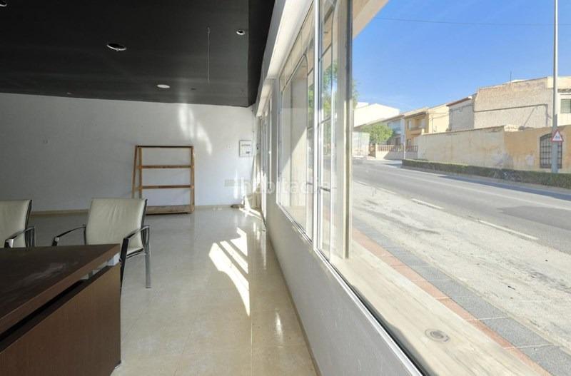 Foto b51aca10-b18b-4783-a5dc-a7f2d0b66382. Local comercial  en avenida principal en Padul