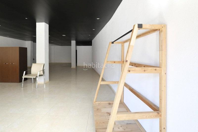 Foto b965a1f5-f2e9-4db6-94af-2fadae9e002c. Local comercial  en avenida principal en Padul