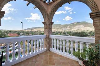 Xalet a Padul. Chalet rústico con parcela y piscina propia en 3 plantas