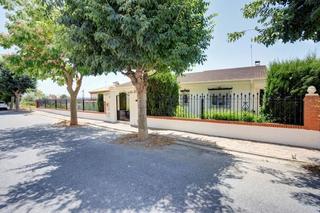 Chalet  Calle angustias. Gran oportunidad en el corazon de el olivarillo